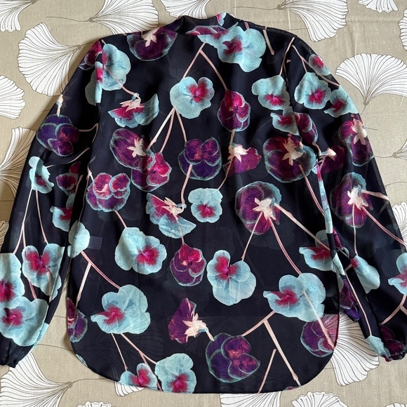 1. State Floral Blouse with Neck Bow XS - Picture 7 of 7